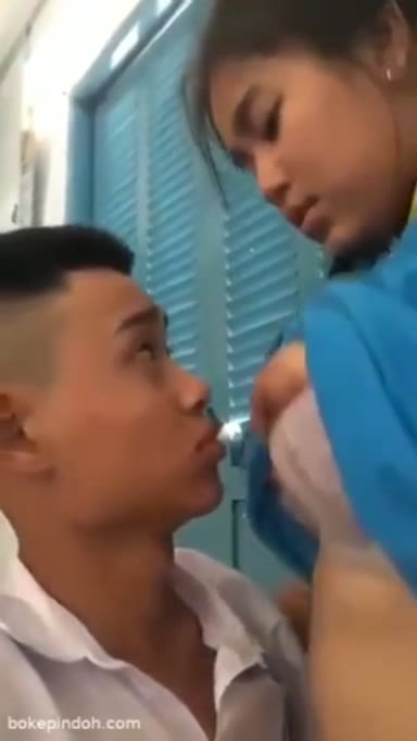 Background nonton video viral Bocil Smp Mulus Ngentot Di Dalam Kelas Saat Istirahat