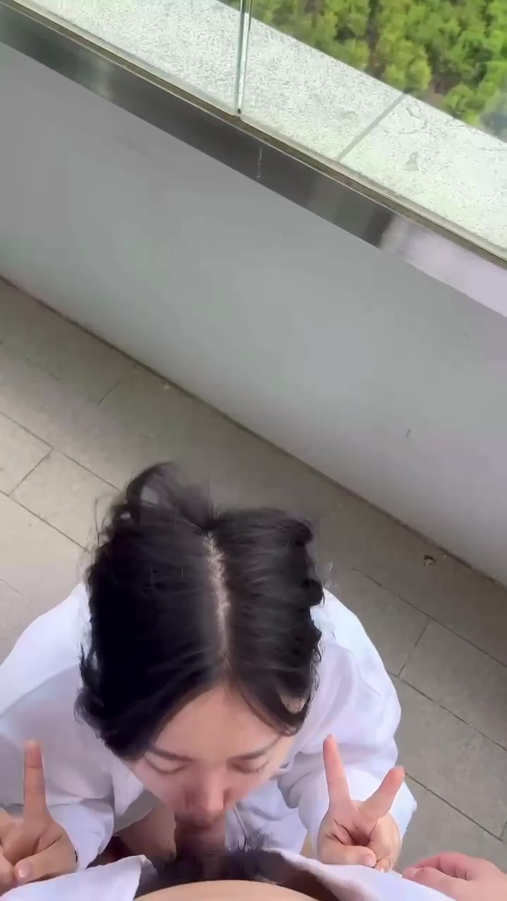 Background nonton video viral Bocil Smp Depan Pintu Kosan di Suruh Nyepong