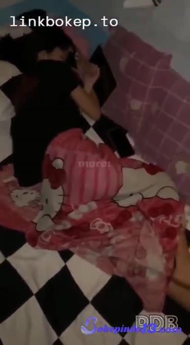 Background nonton video viral Bokep Kakak Perkosa Adiknya Yang Lagi Tiduran